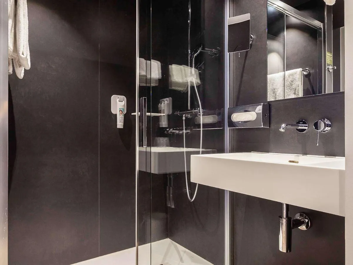Ibis Styles Basel City 3*,  Suíça