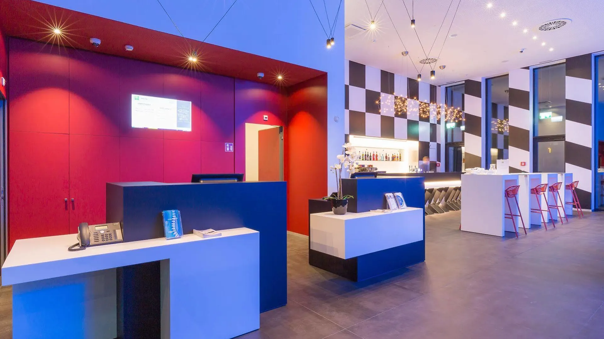 Ibis Styles Basel City 3*,  Suíça